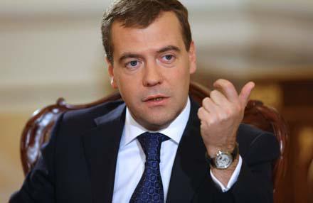 Медведев предупреждает Алиева и Саркисяна