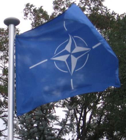 НАТО не собирается быть всемирным жандармом,