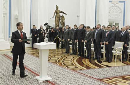 Президент Медведев подписал новый закон о партиях