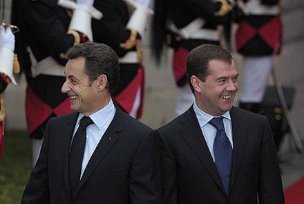Медведев демонстрирует тесные отношения с Францией