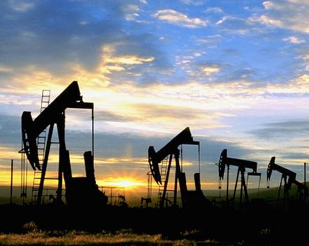 Цены на нефть держатся на отметке 70 долларов за баррель