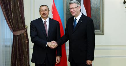 Ильхам Алиев и Валдис Затлерс приняли совместное заявление