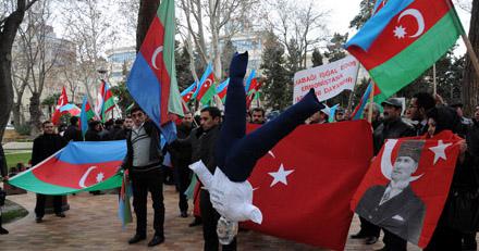 Турция и общественность Азербайджана ополчились против Франции,