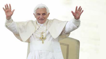 Папа Римский негодует по поводу разоблачений в прессе