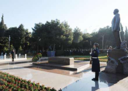 В стране и за рубежом почтили память Гейдара Алиева
