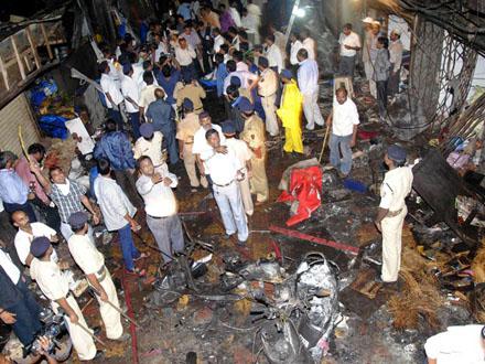 Число жертв терактов в Мумбаи растет