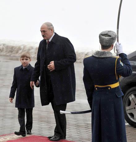 Лукашенко "плевать хотел" на Запад