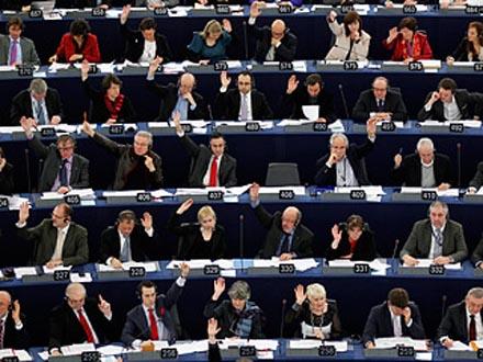 Европарламент принял "антироссийскую" резолюцию,