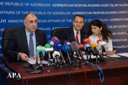 Радослав Сикорски: "Варшава поддерживает территориальную целостность Азербайджана"