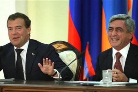 Армения по горло "увязла" в России
